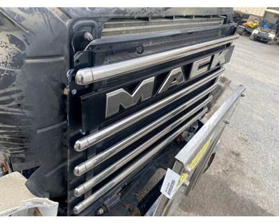 Mack Granite GU713 Grille for a Mack GU713