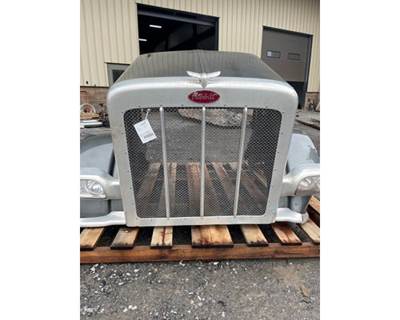 Used 2023 Peterbilt 389 Grille