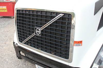 Volvo VNL Grille