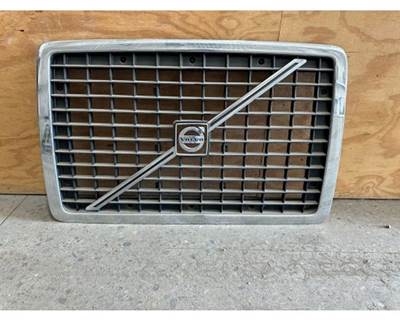 2014 Volvo VNL Chrome Grille