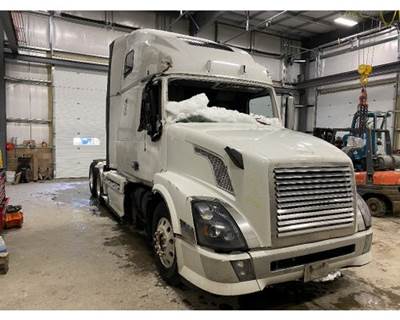 Volvo VNL Grille