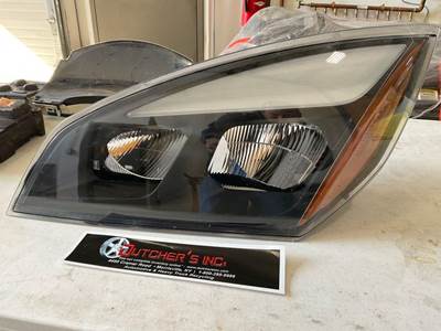 Freightliner Cascadia Left Headlight Assembly for a Freightliner CASCADIA 125