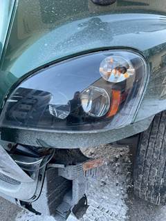 Freightliner Cascadia Left Headlight Assembly for a Freightliner CASCADIA 125