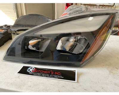 Freightliner Cascadia Left Headlight Assembly for a Freightliner CASCADIA 125