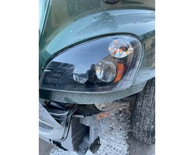 Freightliner Cascadia Left Headlight Assembly for a Freightliner CASCADIA 125
