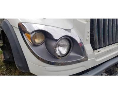 International 7600 Right Headlight Assembly