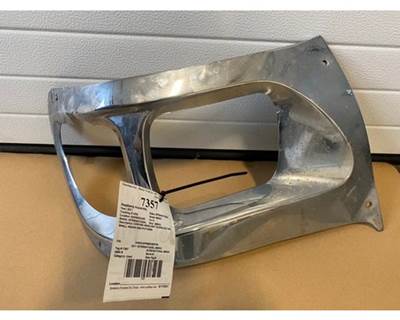 International 9900ix Left Headlight Assembly