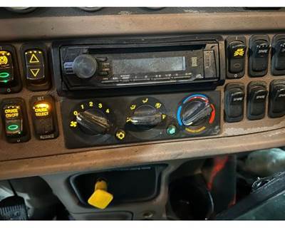 Used Peterbilt 389 Heater / AC Temp Control, Day Cab W/AC