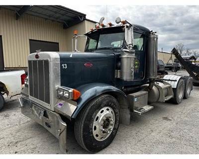 2005 Peterbilt 379 Short Hood