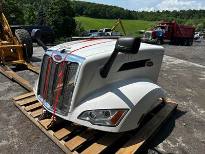 Peterbilt 579 Hood