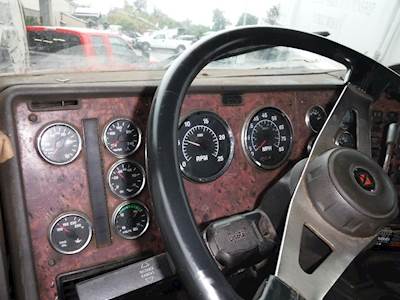 International 9200i Instrument Panel Cluster