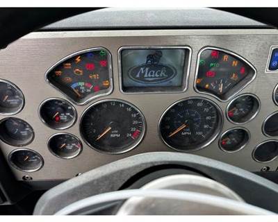 Mack Granite GU713 Instrument Panel Cluster for a Mack GU713