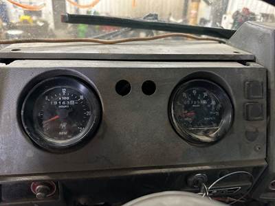Mack RD688S Instrument Panel Cluster