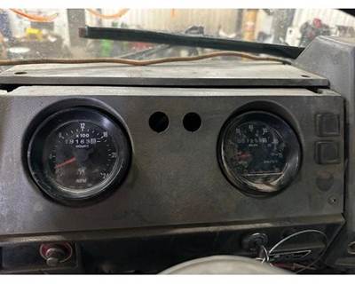 Mack RD688S Instrument Panel Cluster