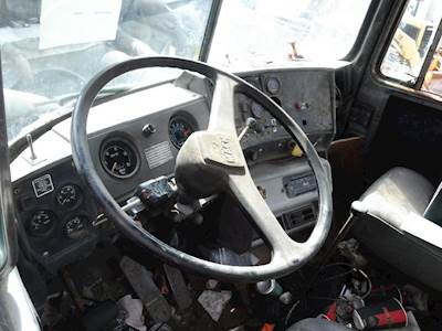 Mack RD690S Instrument Panel Cluster