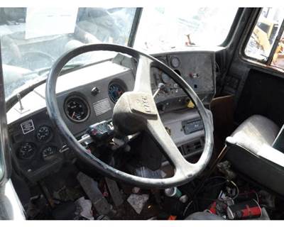 Mack RD690S Instrument Panel Cluster