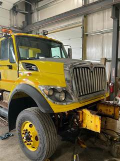 International 7600 Truck