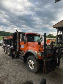 International 7600 Truck