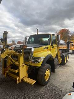 International 7600 Truck