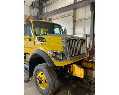 International 7600 Truck