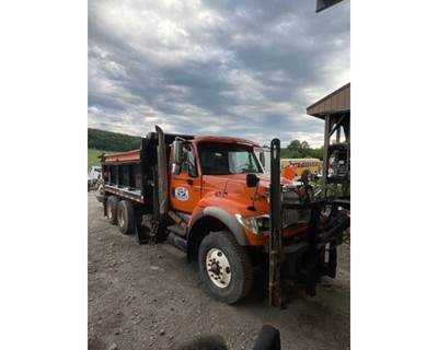 International 7600 Truck
