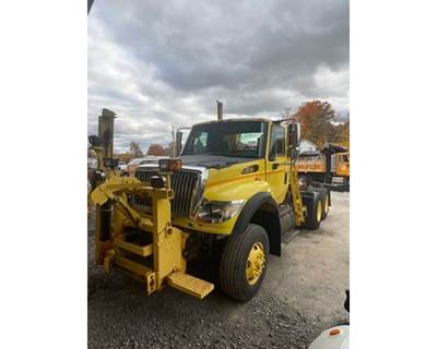 International 7600 Truck