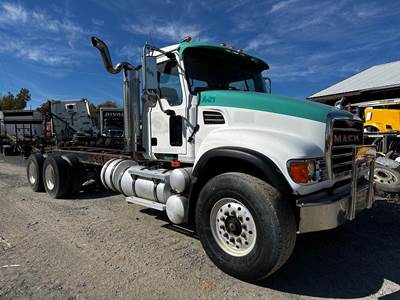 Mack CL713 Truck