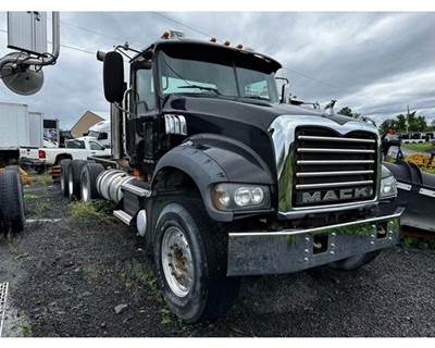 Mack Granite GU713 Truck