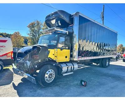Mack MD Truck