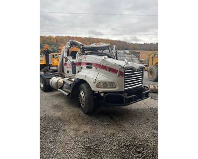 Mack Pinnacle CXU613 Truck