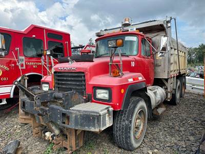 Mack RD688S Truck