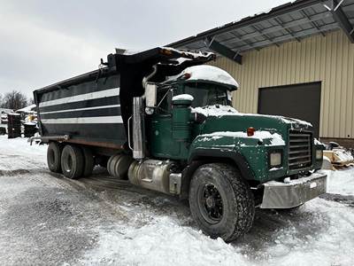 Mack RD688S Truck