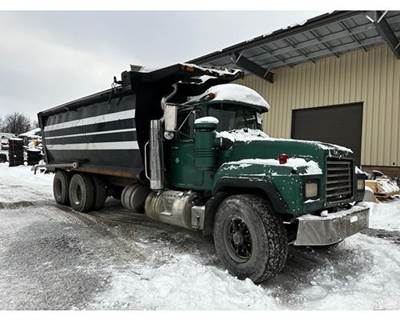 Mack RD688S Truck