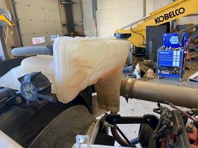 Kenworth T880 Radiator Overflow Bottle / Surge Tank