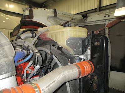 Peterbilt 389 Radiator Overflow Bottle / Surge Tank