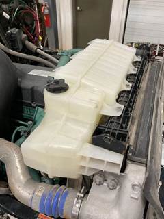 Volvo VNL Radiator Overflow Bottle / Surge Tank