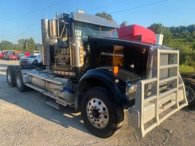 Western Star 4900FA Radiator Overflow Bottle / Surge Tank for a Western Star Trucks 4900 FA