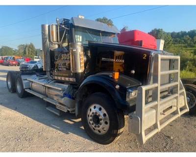 Western Star 4900FA Radiator Overflow Bottle / Surge Tank for a Western Star Trucks 4900 FA