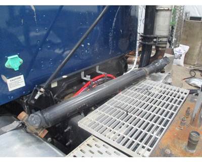 Caterpillar CT660 Rear Driveshaft for a CAT CT660