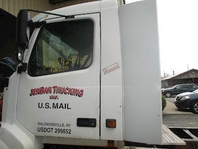 Volvo VNL Left Fairing