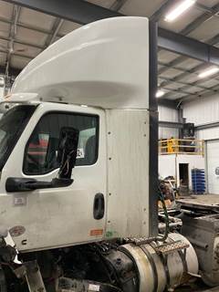 International LT625 Left Sleeper Fairing for a International LT 625