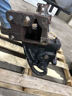 Mack RD688S Right Spring Hanger