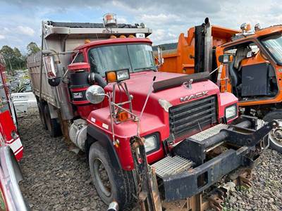 Mack RD688S Right Steering Gear / Rack
