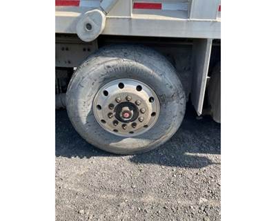 Meritor FL-943 Tag / Pusher Axle for a Freightliner CORONADO 122