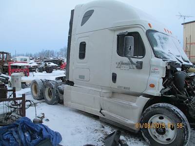 Freightliner Cascadia Tire & Rim