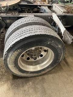 HUB PILOT 22.5 Tire & Rim for a Kenworth T680
