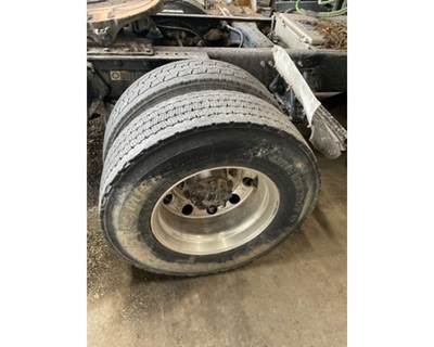 HUB PILOT 22.5 Tire & Rim for a Kenworth T680