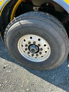 HUB PILOT 22.5 x 14 Tire & Rim for a Peterbilt 389