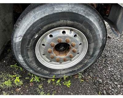 HUB PILOT 22.5 x 14 Tire & Rim for a Mack GU713