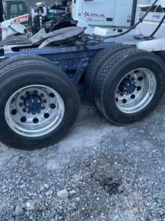 HUB PILOT 24.5 Tire & Rim for a Kenworth W900